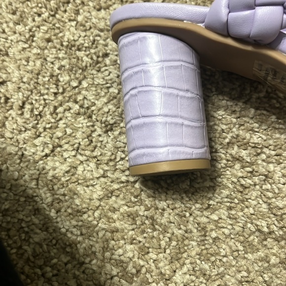 Sandals really nice lavender - Picture 4 of 5